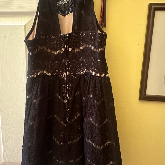 In Girl Black and Tan Dress Size 8 - Picture 2 of 2